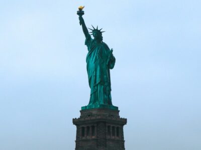 Який тип візи відкривається під мовний курс в США?